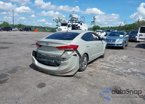 2017 Hyundai Elantra Se z USA, uszkodzony, nr VIN KMHD84LF2HU226154